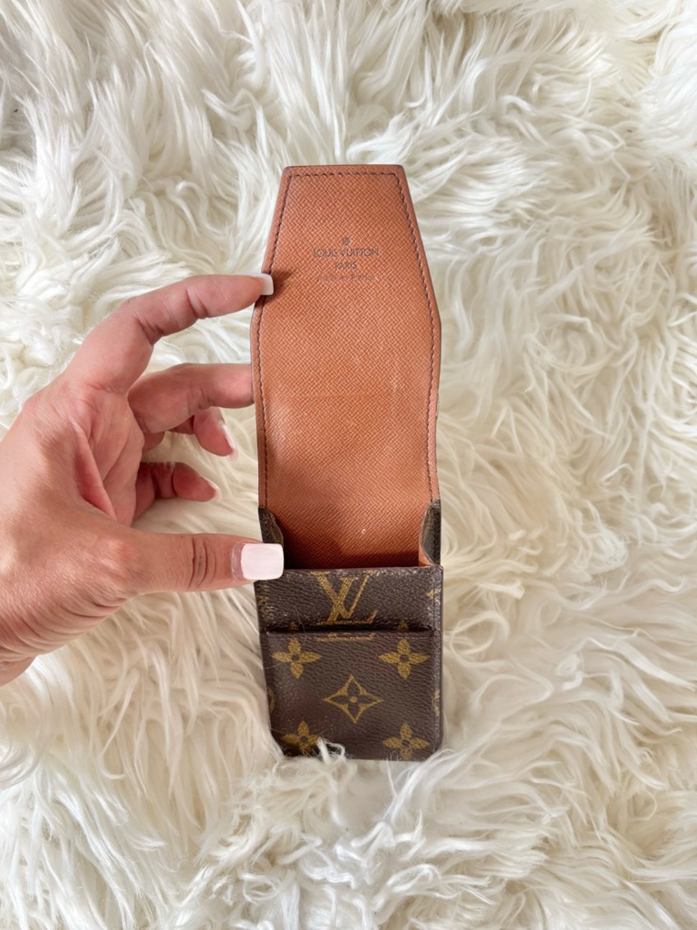 Louis Vuitton On the Go Pouch/Cigarette Case - Picture 8 of 11